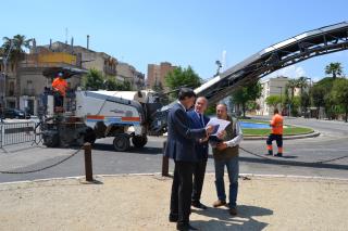 Imatge presentació millores passeig Mata, amb l'alcalde, el regidor de Seguretat i el regidor de Via Pública