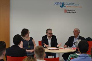 La regidora Montserrat Flores amb el secretari de Treball (centre) i el director dels serveis territorials de Treball
