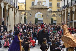 L'Àliga Petita, els gegants Fadrins i la Mulasseta han participat a l'espectacle