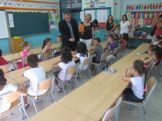 Visita de l'alcalde de Reus i de la regidora delegada de l'àrea d'ensenyament al CEIP Eduard Toda amb motiu de l'inici de curs.