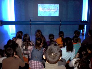 Foto d'una visita d'escolars a l'Espai Aigua