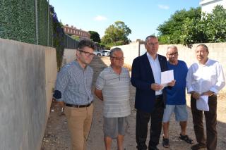 Imatge de la visita d'aquest dimarts al passatge situat entre els carrers d'Alcubierre i Puertollano de Reus