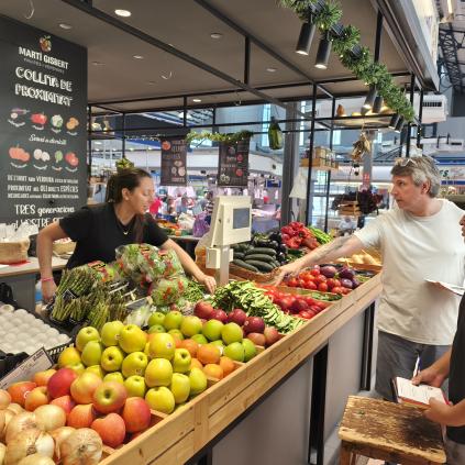 Accedeix a Alumnes del CNL de Reus visiten el Mercat Central