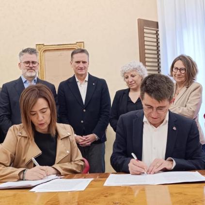 L’alcaldessa de Reus, Sandra Guaita, i el rector de la URV, Josep Pallarès Accedeix a L’alcaldessa de Reus, Sandra Guaita, i el rector de la URV, Josep Pallarès