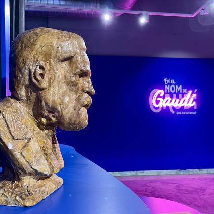 Accedeix a Exposició "En el nom de Gaudí. Què és la fama?"