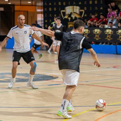 Accedeix a Partit de l'F5 International al pavelló
