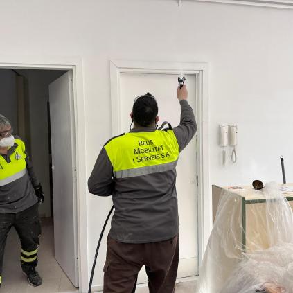 Pla de xoc de pintura a les escoles públiques municipals inici a l'Escola Rosa Sensat Accedeix a Pla de xoc de pintura a les escoles públiques municipals inici a l'Escola Rosa Sensat