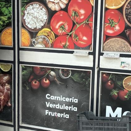 Accedeix a Rètol d'un establiment de la ciutat