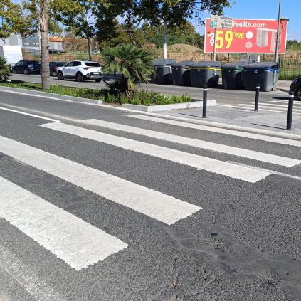 Pas de vianants de l'avinguda de Salou Accedeix a Pas de vianants de l'avinguda de Salou