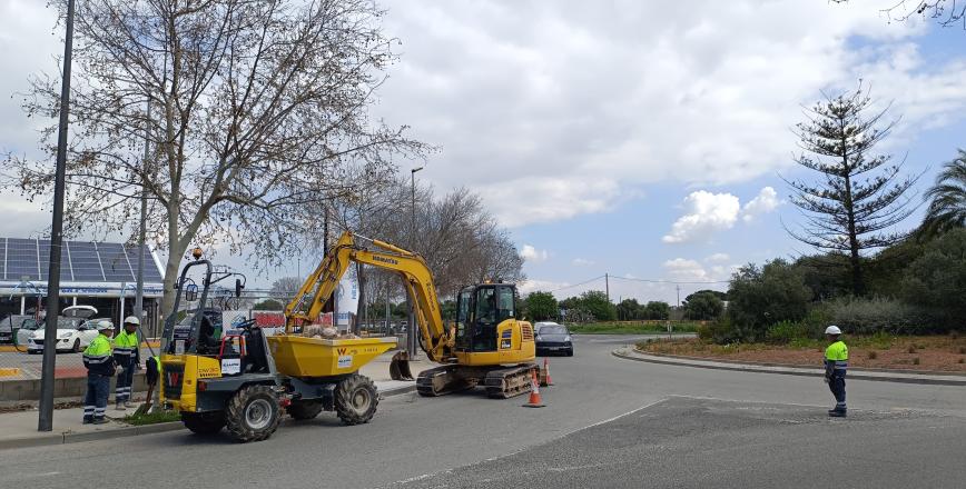 Obres d'asfaltat i carril bici al polígon Agro-Reus