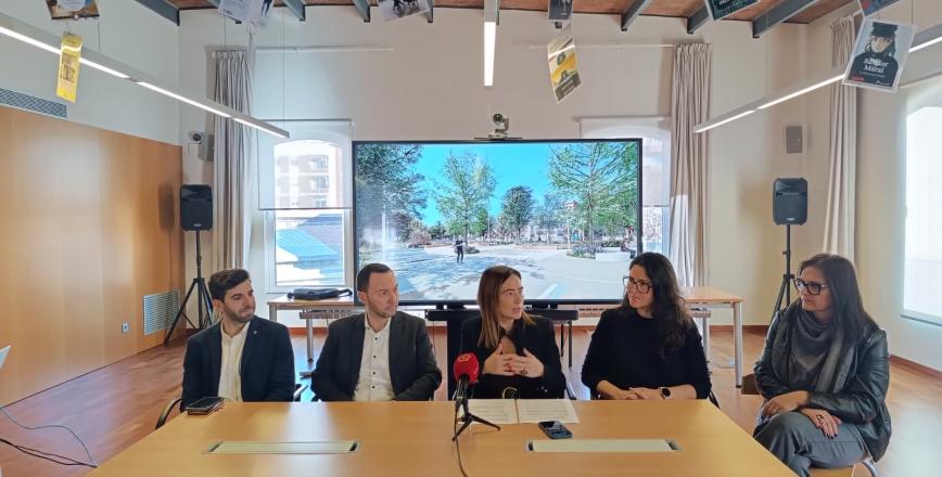 Roda de premsa de presentació de la nova zona verda de davant la biblioteca