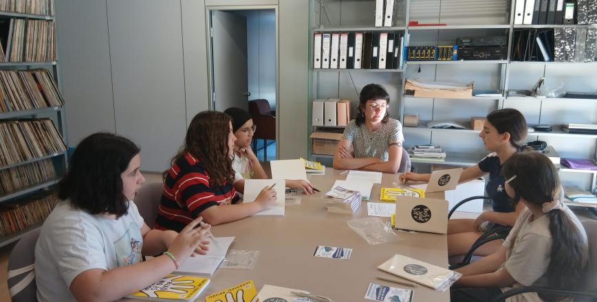 Primera sessió del club de lectura “Adolescents amb veu pròpia” Primera sessió del club de lectura “Adolescents amb veu pròpia”