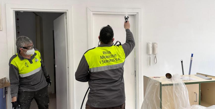 Pla de xoc de pintura a les escoles públiques municipals inici a l'Escola Rosa Sensat Pla de xoc de pintura a les escoles públiques municipals inici a l'Escola Rosa Sensat