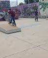 Imatge dels nous elements instal·lats a l'skate park de Reus amb usuaris