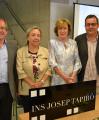 Imatge dels regidors d'Esports i Ensenyament, la directora d'Ensenyament a Tarragona i el director de l'Institut Josep Tapiró
