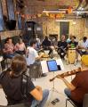 Sessió de musicoteràpia del Servei Residencial d'Estada Limitada del Centre Social