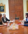 Signatura del document d'adhesió al Pacte Nacional per la Llengua