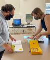 Donació llibres braile a la Biblioteca Xavier Amorós