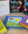 Donació llibres braile a la Biblioteca Xavier Amorós