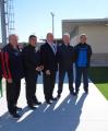 Alcalde i regidor Esports amb representants clubs usuaris instal·lacions estadi La Pastoreta amb nou mòdul a la dreta