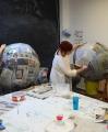 Procés d'elaboració dels globus terraqüis amb Nuri Mariné i Cristina Ferré