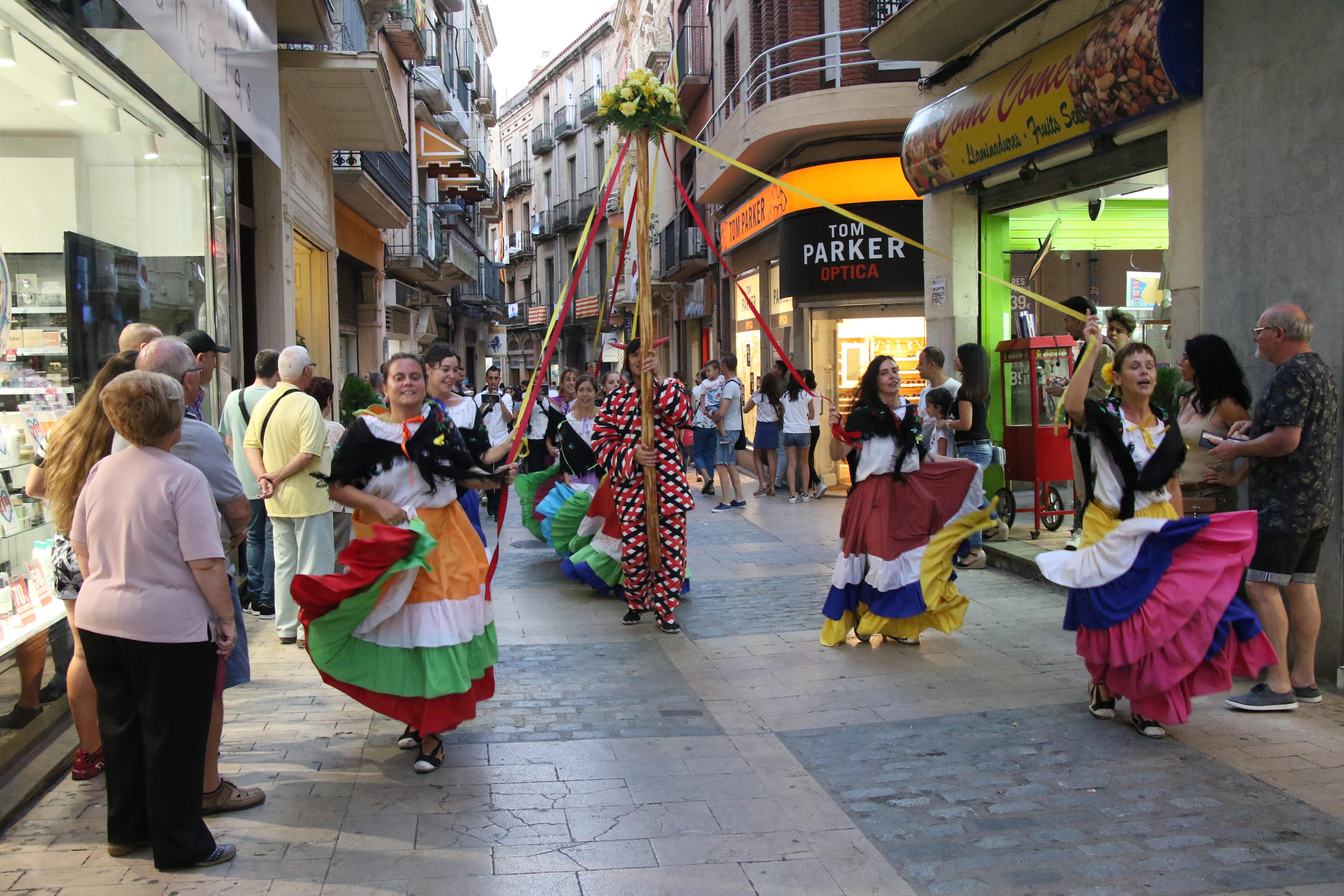 Toc de Festa per anunciar la sortida dels gegants i altres elements festius
