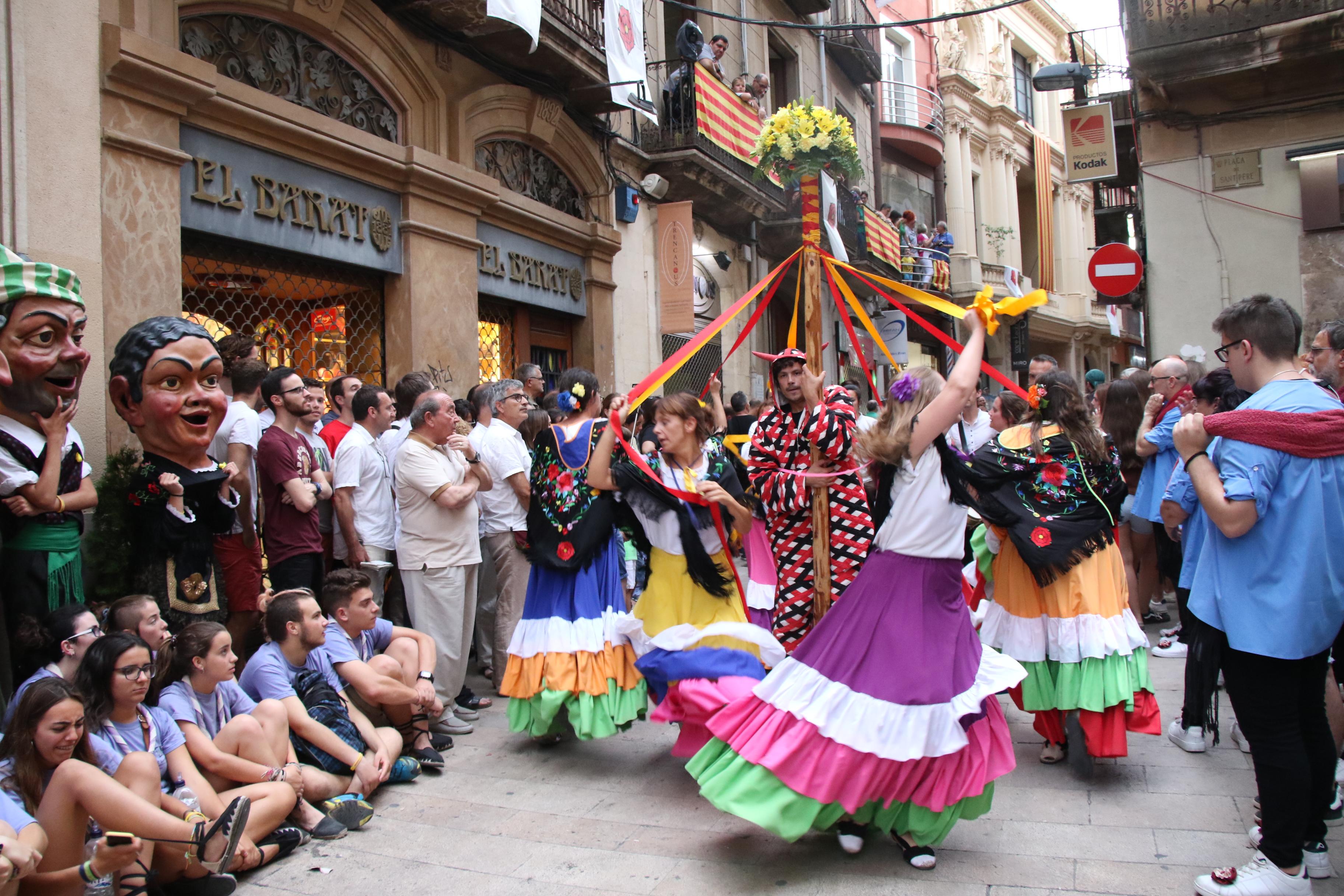 Ronda de balls amb parlaments