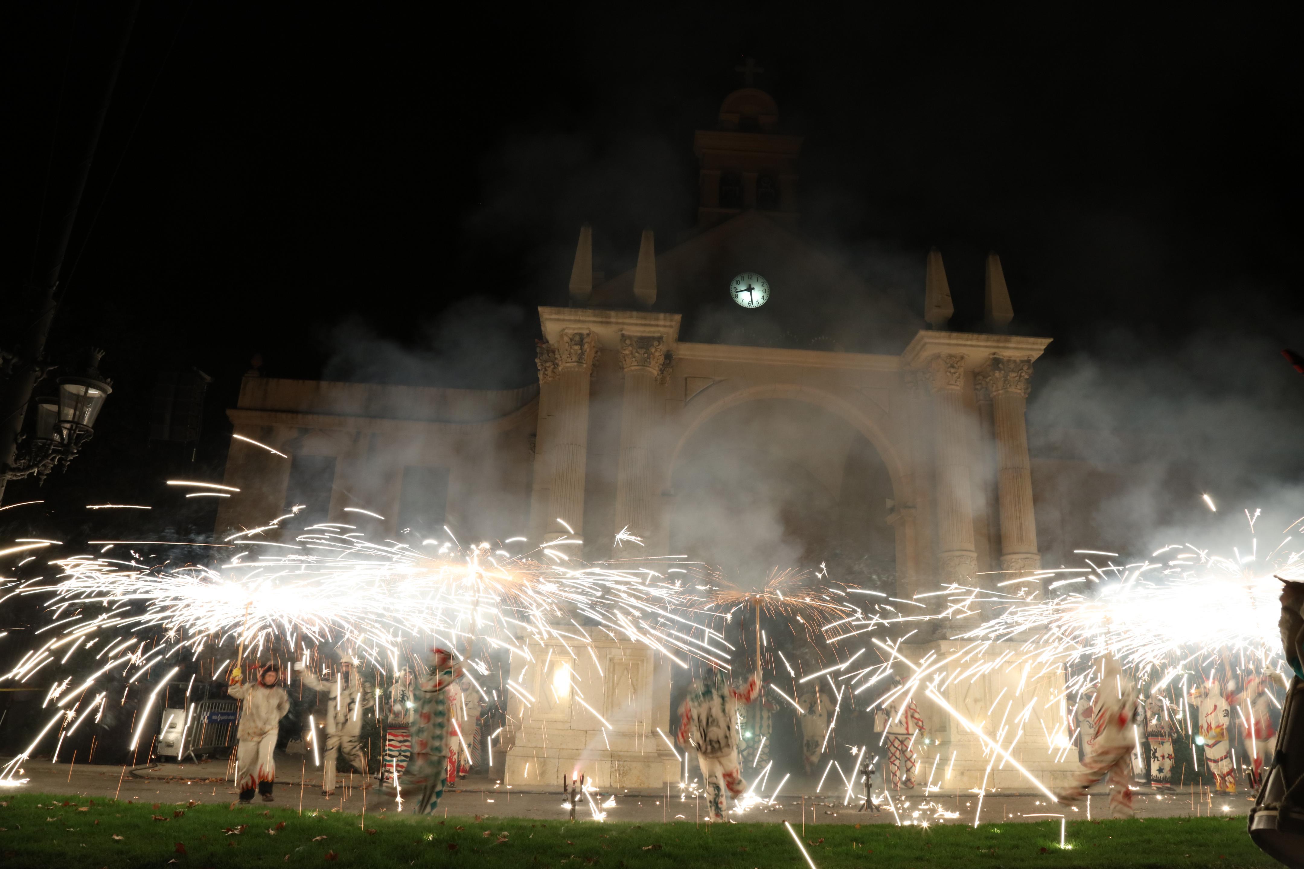 MISERICÒRDIA 2018 - Carretillada de Misericòrdia, encesa de la façana i mostra piromusical