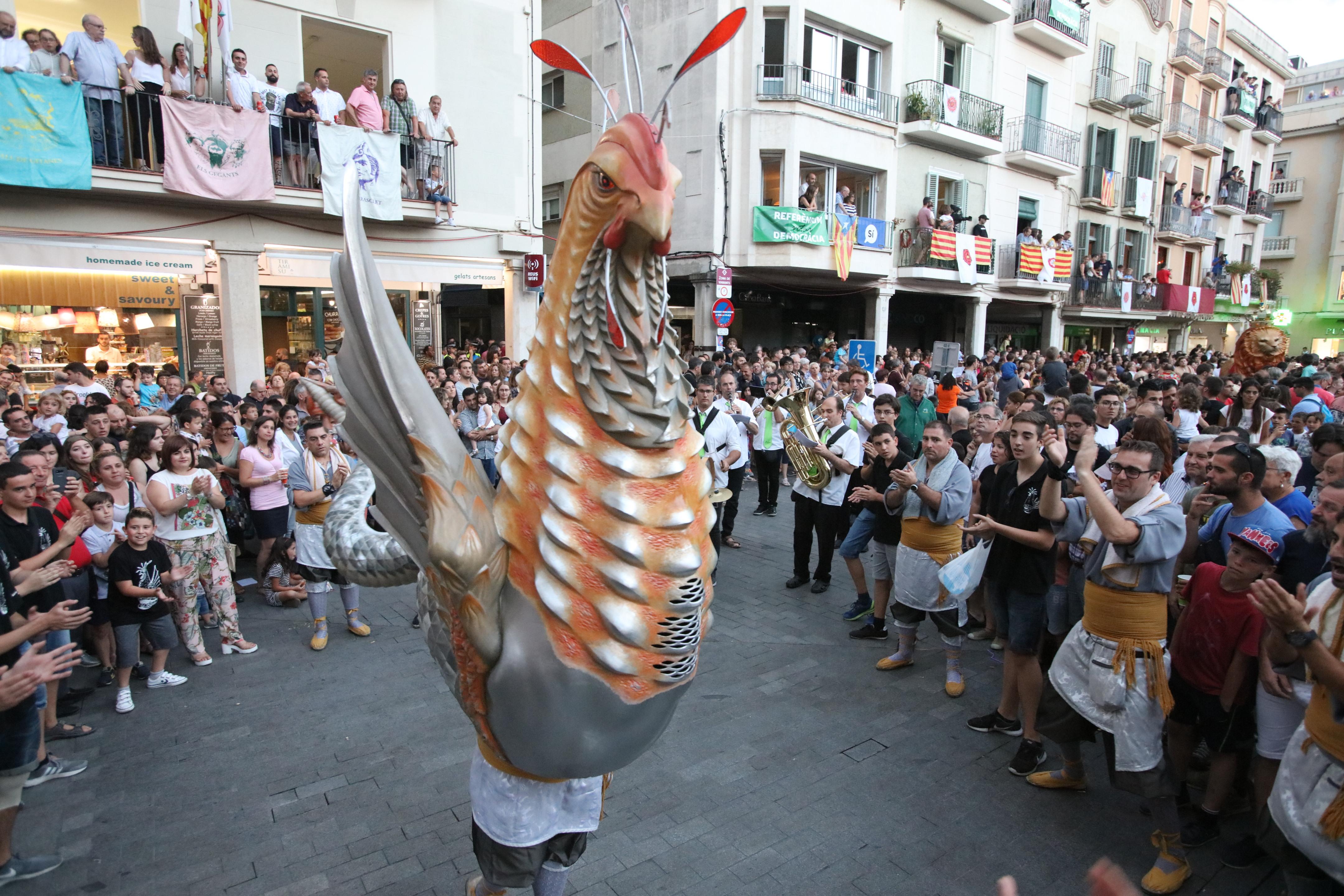 Sant Pere 2021: passada de grups festius de la ciutat