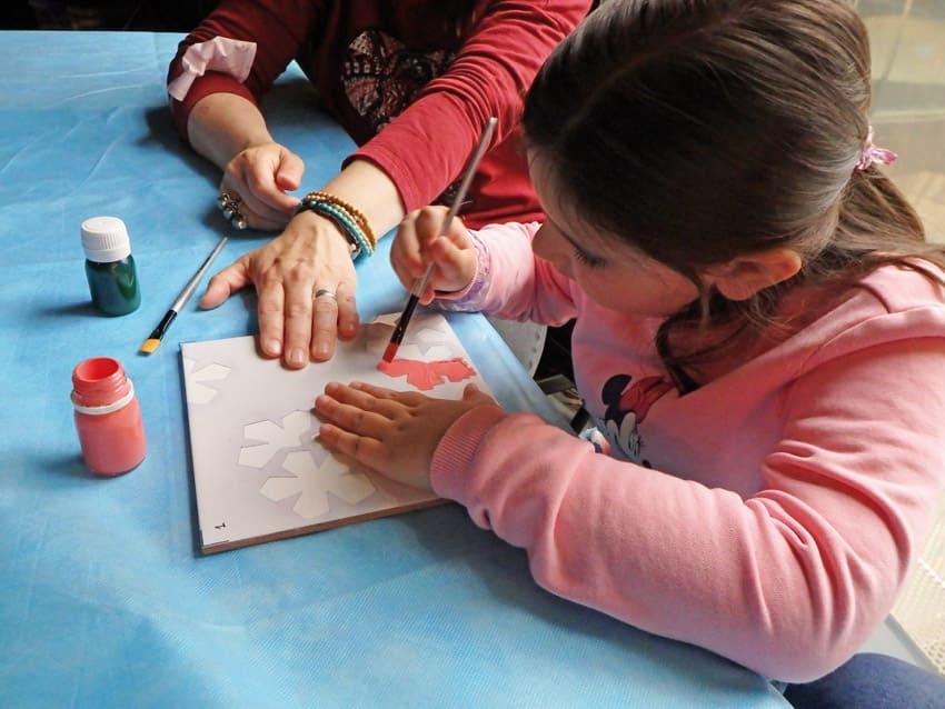  Activa’t amb el Gaudí Centre. Decora la teva rajola fent  servir la trepa. T’animes?