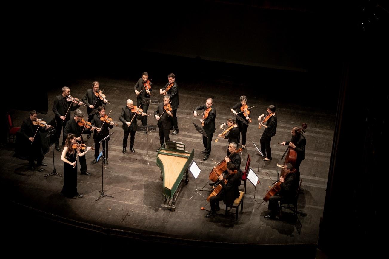 Concert de Nadal, un ball a la vora del focE