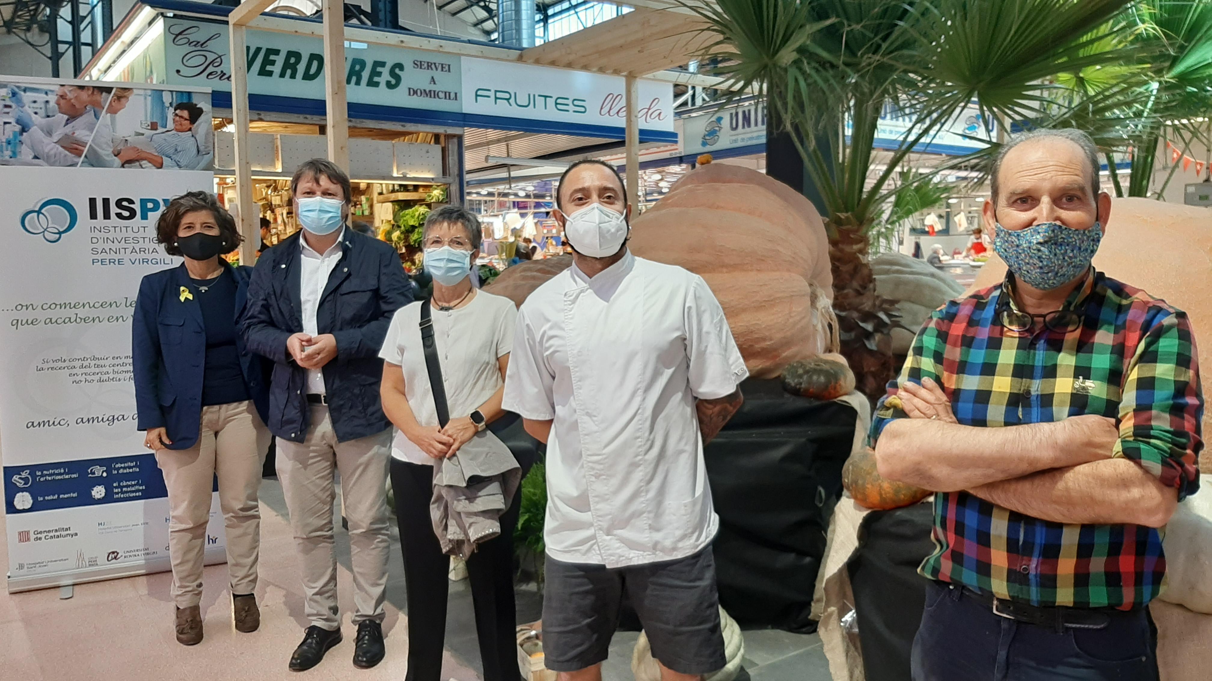 Exposició solidària de carbasses gegants al Mercat Central