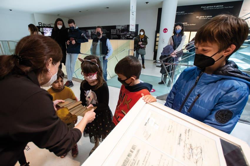  Activa’t amb el Gaudí Centre. Observem, escoltem,  toquem en família