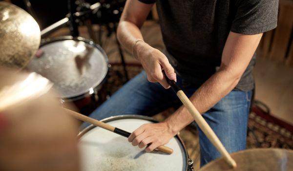 Taller postural per a persones que toquen la bateria