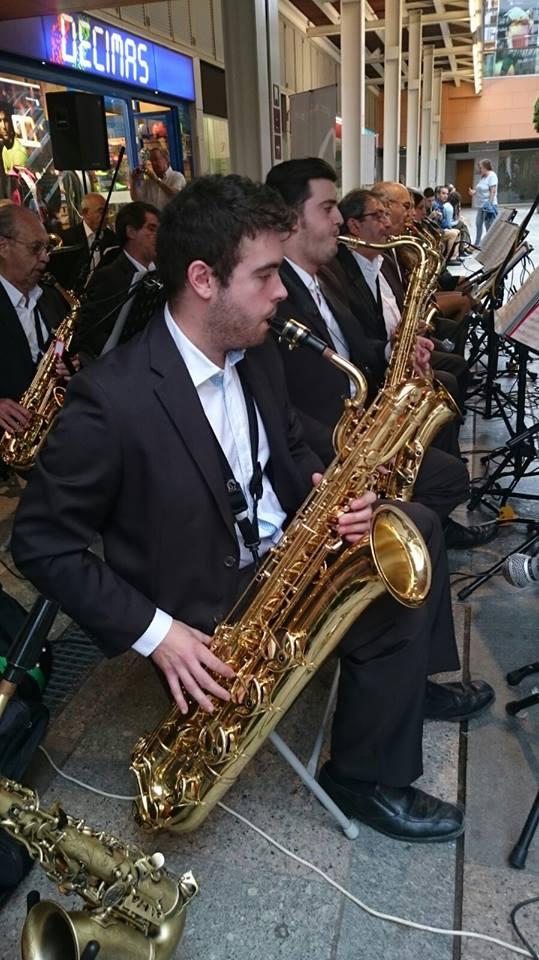 CICLE MÚSICA ALS BARRIS - Jazz-swing amb Sax Ars Band al barri Niloga
