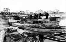 «Les barques de pesca amarrades al port de Salou», any 1925. Foto: Fèlix Ruiz García. Fons CIMIR-IMMR.