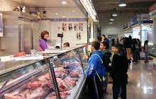 Foto de la la 3a Gimcana de l'alimentació saludable al Mercat del Carrilet