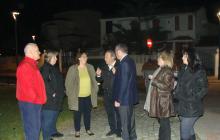 L'alcalde acompanyat dels regidors i els veïns durant la visita.