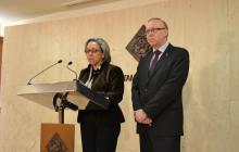 La regidora de l'àrea d'Ensenyament i Política Lingüística, Dolors Sardà, i el president de la Cambra de Comerç, Isaac Sanromà.