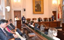 Neus Segrià durant la lectura del pregó al Saló de Plens.