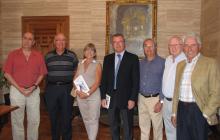 L'alcalde de Reus i la segona tinent d'alcalde amb representants de l'Agrupació Pericial de Reus.