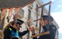 La guàrdia urbana serrant la cama a la Vella Quaresma