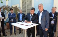 Imatge de la signatura de l'acord entre Reus i Tarragona pels Jocs Mediterranis 2018