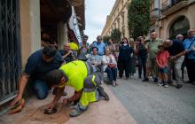 Col·locació de la llamborda a càrrec de la Brigada Municipal