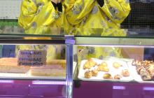 Paradistes del Mercat del Carrilet disfressades