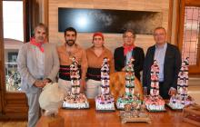 Imatge de l'alcalde amb el cònsol de Japó, el delegat del Govern a Tarragona, Quim Nin, i representants dels Xiquets de Reus