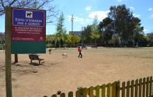 Imatge de la zona d'esbarjo per a gossos del parc de Claudi Tricaz Arnillas