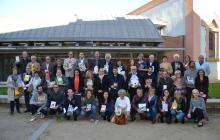 Imatge trobada autors locals jardins Biblioteca Central de Reus amb motiu de Sant Jordi 2016