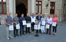 Foto de família dels agents que col·laboren en la campanya d'estiu i el «Reus Shopping Day»