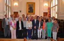 Imatge dels docents jubilats que han participat a la recepció a l'Ajuntament